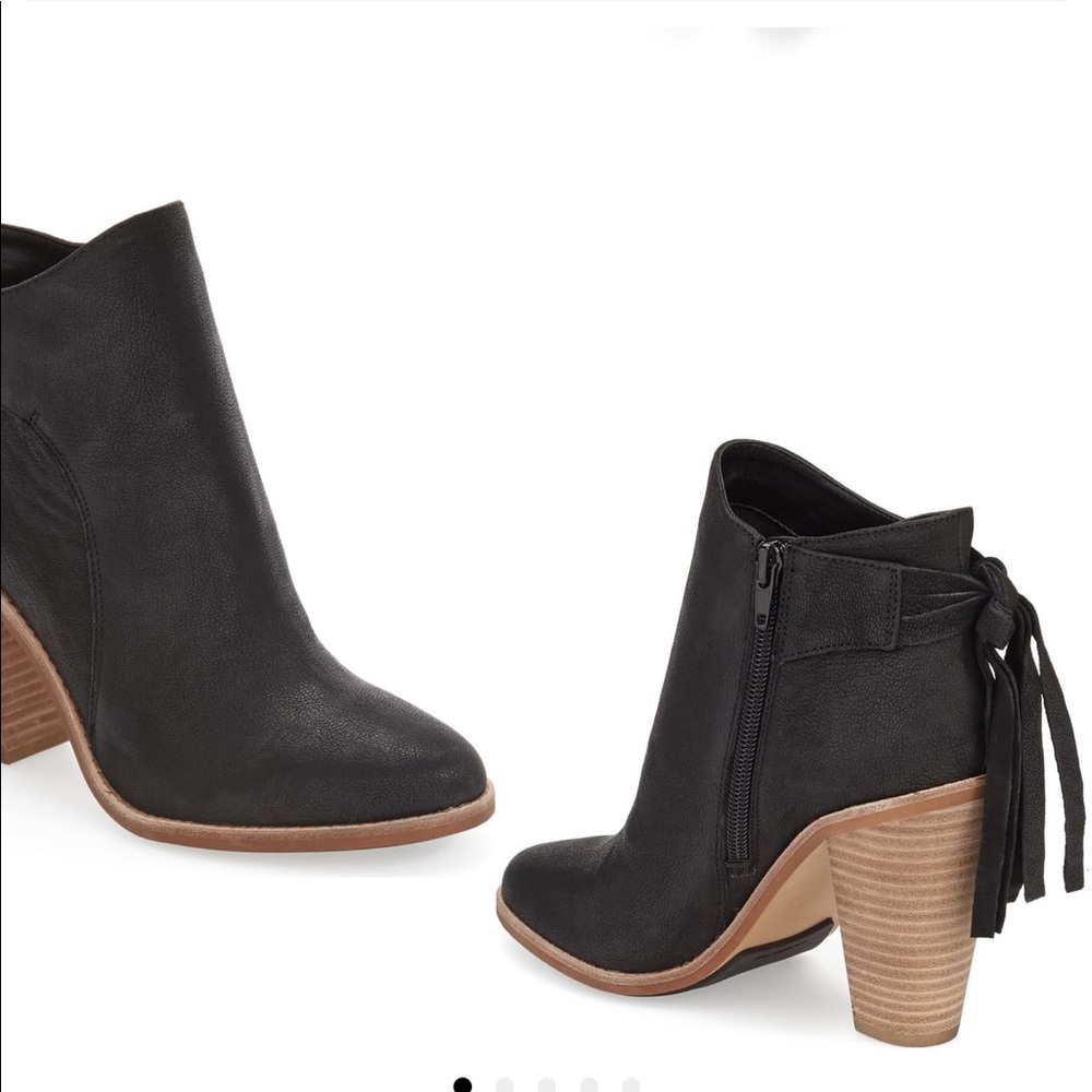 Vince Camuto linford tassel booties